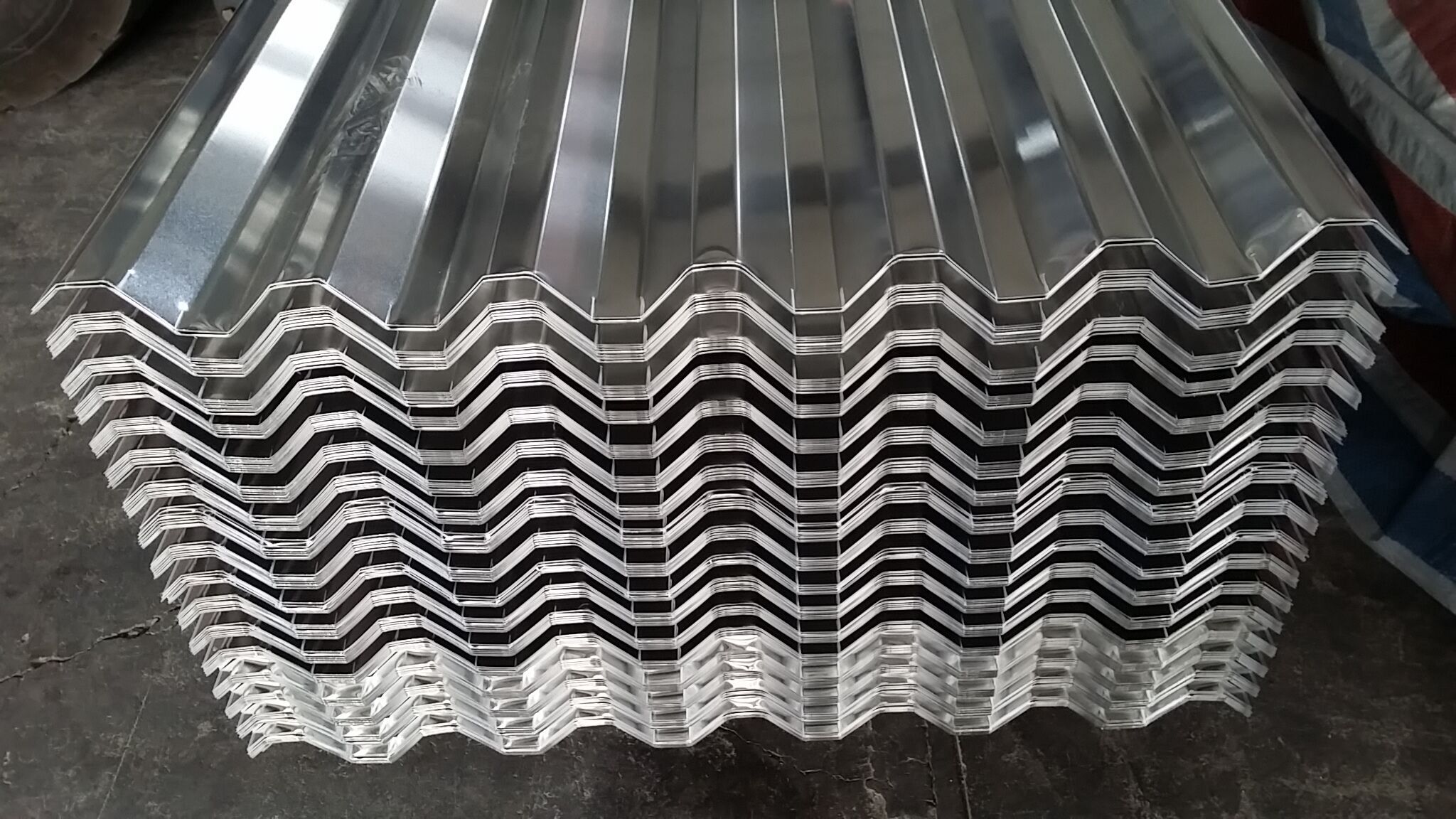 Processing and selling corrugated aluminum plate corrugated aluminum plate press-type aluminum plate